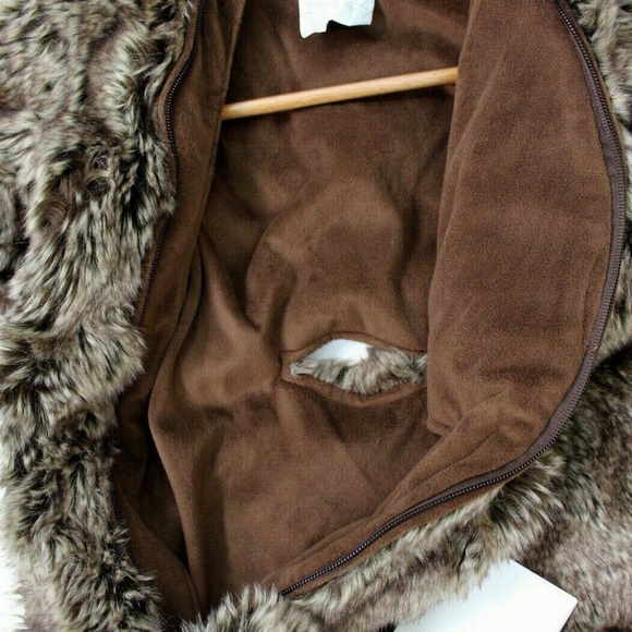 London & Cole Pom-Pom Faux Fur Bunting Suit 0-6M - Picture 6 of 6